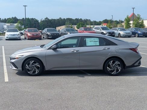 Certified 2025 Hyundai Elantra SEL image 5