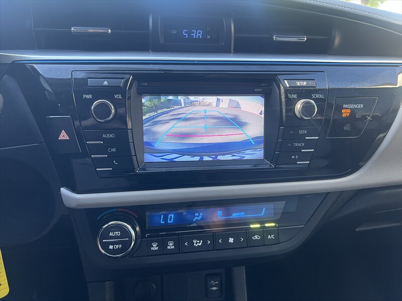 Used 2016 Toyota Corolla LE FWD image 4