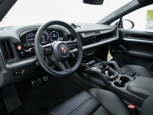 New 2026 Porsche Cayenne S image 4
