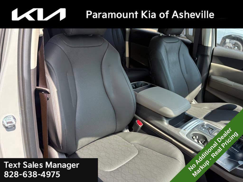 New 2027 Kia Carnival FWD image 21