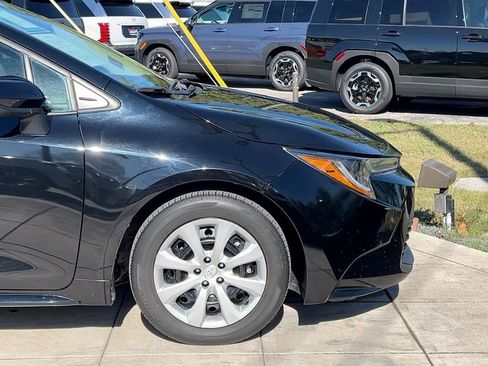 Used 2023 Toyota Corolla LE image 11