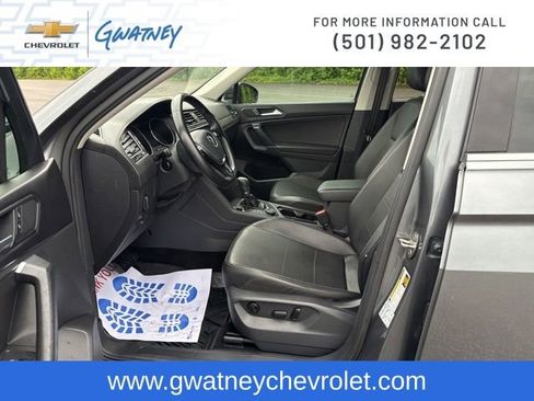 Used 2018 Volkswagen Tiguan SE AWD/4WD image 29