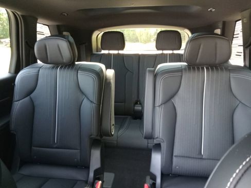 Used 2026 Cadillac Vistiq Luxury AWD/4WD image 22