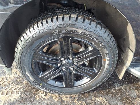 Used 2021 Ford Expedition XLT image 21