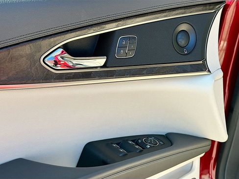 Used 2020 Lincoln Nautilus Reserve w/ Equipment Group 201A image 18