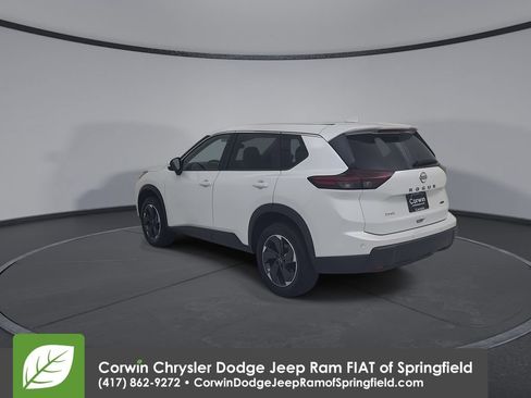 Used 2025 Nissan Rogue SV AWD/4WD image 11