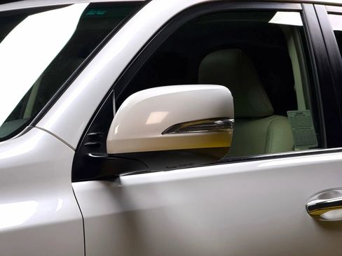 Used 2016 Lexus GX 460 image 9