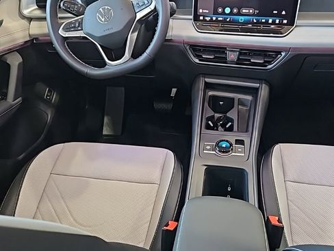 New 2026 Volkswagen Tiguan SE AWD/4WD image 25