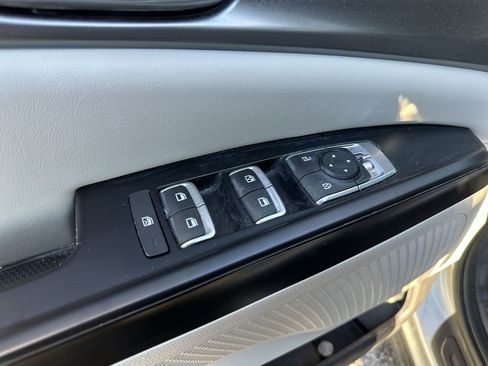 Used 2022 Kia Carnival LX image 13