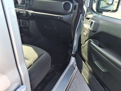 Used 2023 Jeep Wrangler Unlimited w/ Cold Weather Group image 25