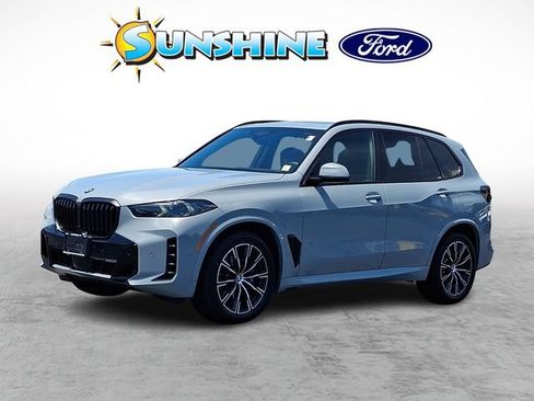 Used 2024 BMW X5 xDrive40i w/ M Sport Package AWD/4WD image 3