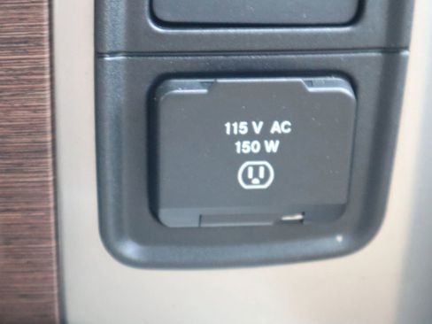 Used 2014 RAM 1500 Laramie w/ Convenience Group image 24