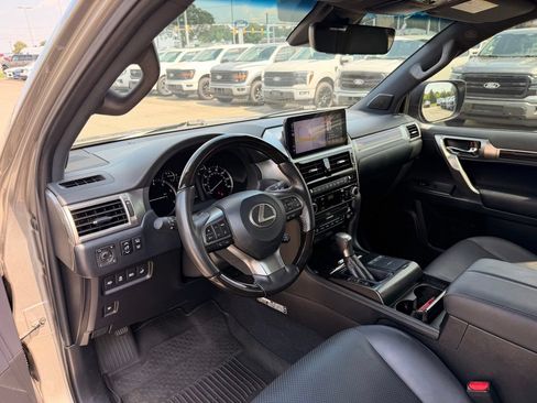 Used 2023 Lexus GX 460 Luxury w/ Accessory Package AWD/4WD image 8