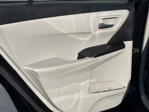 Used 2017 Toyota Camry LE image 28