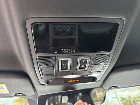 Used 2024 Land Rover Defender 110 S image 27