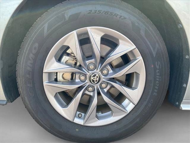 Used 2025 Toyota Sienna LE FWD image 15