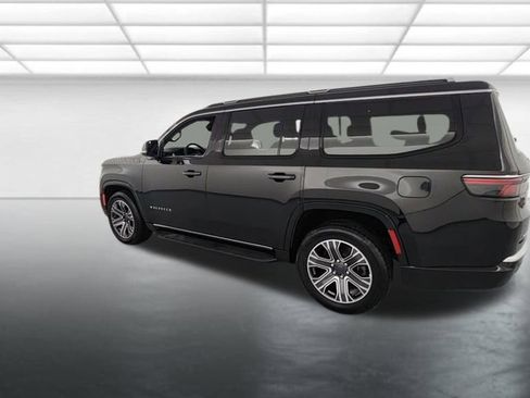 Used 2023 Jeep Wagoneer Series II AWD/4WD image 6