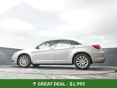 Used 2011 Chrysler 200 Touring FWD image 29