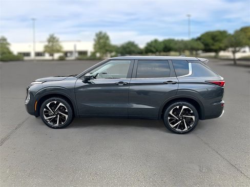 Used 2024 Mitsubishi Outlander SE image 4