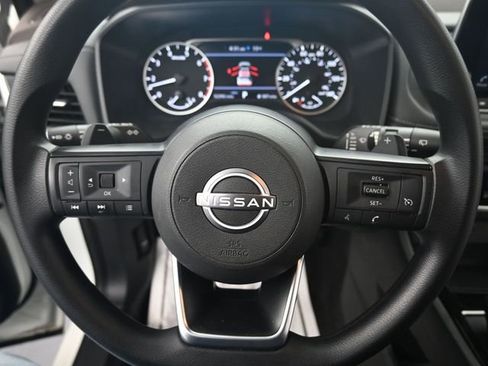 Used 2023 Nissan Rogue S image 16