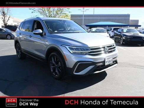 Used 2023 Volkswagen Tiguan SE image 3
