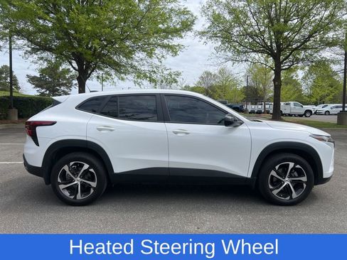 Used 2025 Chevrolet Trax RS w/ Sunroof Package image 5