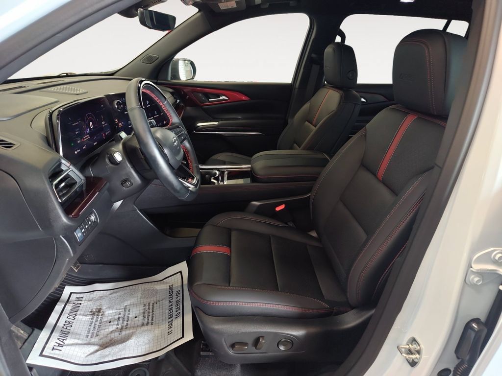 Certified 2026 Chevrolet Traverse RS w/ LPO, Floor Liner Package AWD/4WD image 11