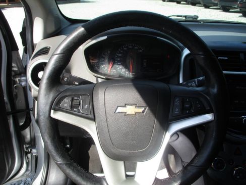 Used 2018 Chevrolet Sonic Premier FWD image 13