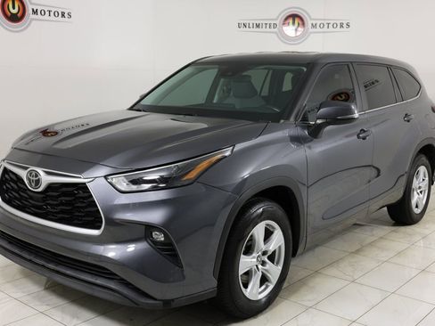 Used 2023 Toyota Highlander LE image 5