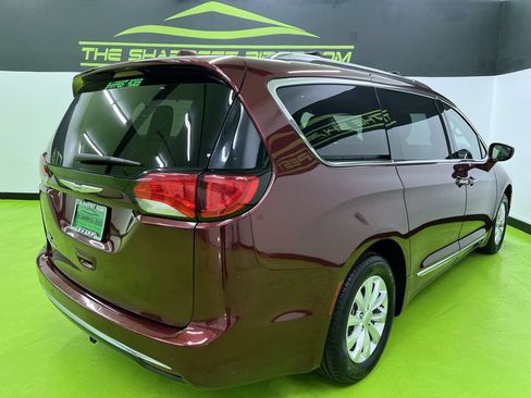 Used 2019 Chrysler Pacifica Touring-L FWD image 10