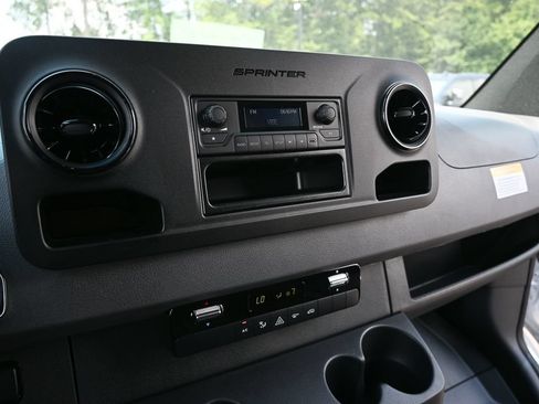 Used 2025 Mercedes-Benz Sprinter 2500 image 15