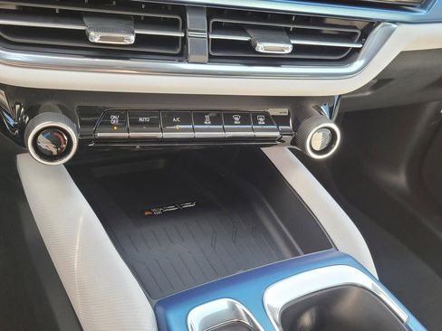 New 2025 Chevrolet Equinox EV LT image 20