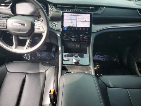 Certified 2024 Jeep Grand Cherokee Limited w/ Black Appearance Package image 9