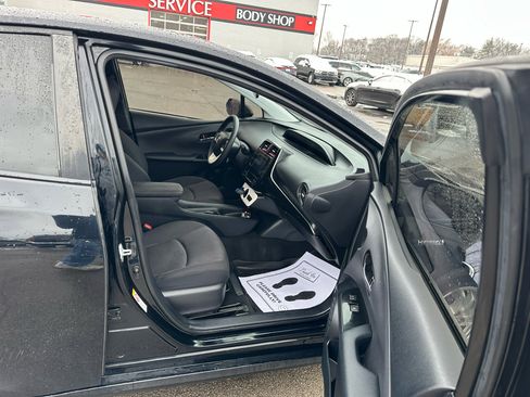 Used 2017 Toyota Prius Three Touring image 10