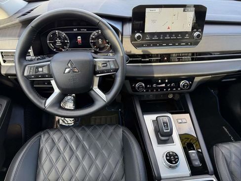 Used 2024 Mitsubishi Outlander SEL Black Edition image 8