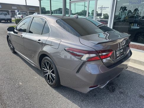 Used 2023 Toyota Camry SE FWD image 2