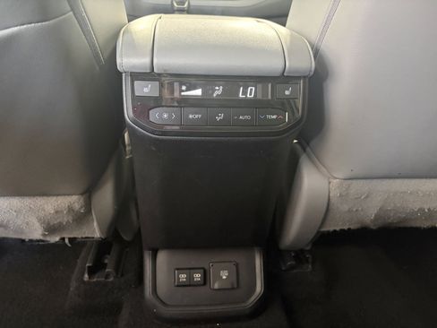 Used 2021 Toyota Highlander Platinum AWD/4WD image 32