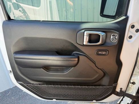Used 2021 Jeep Gladiator Sport AWD/4WD image 11