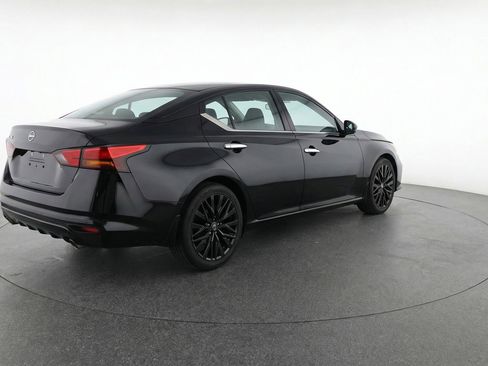 Used 2025 Nissan Altima 2.5 SV image 9