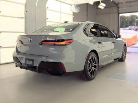 Used 2024 BMW 740i xDrive w/ Premium Package 2 AWD/4WD image 2