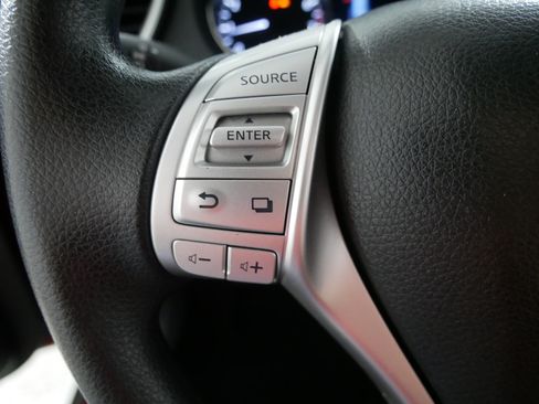 Used 2016 Nissan Rogue S w/ Appearance Package AWD/4WD image 27