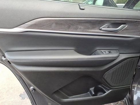 New 2025 Jeep Grand Cherokee L Limited image 11