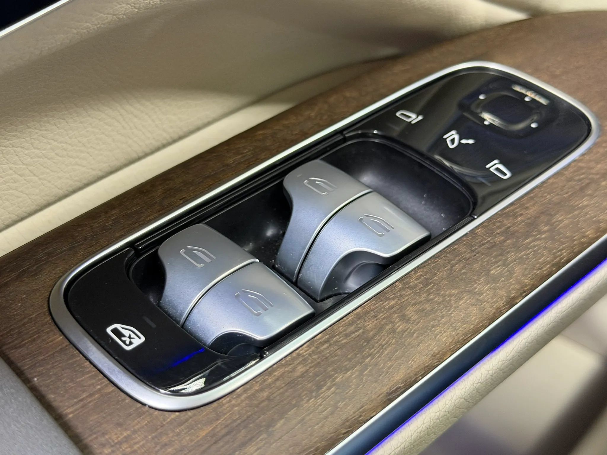 Used 2023 Mercedes-Benz EQS 580 4MATIC Sedan image 33