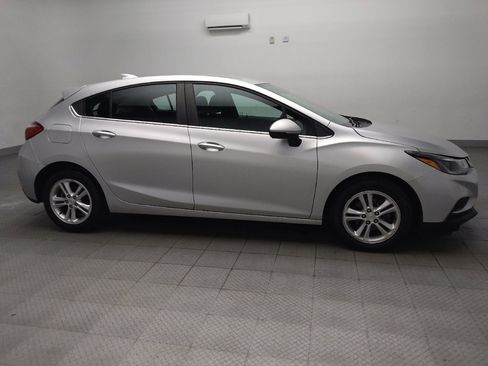 Used 2018 Chevrolet Cruze LT w/ Convenience Package FWD image 11