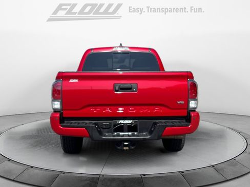 Used 2022 Toyota Tacoma TRD Off-Road w/ Technology Package AWD/4WD image 8