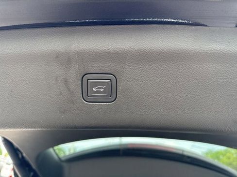 Used 2024 Buick Enclave Essence AWD/4WD image 22