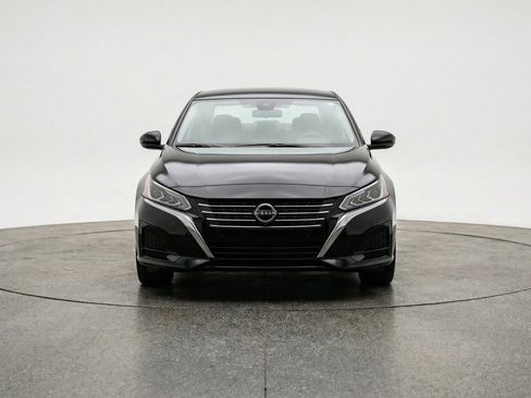 Used 2025 Nissan Altima 2.5 SV image 2