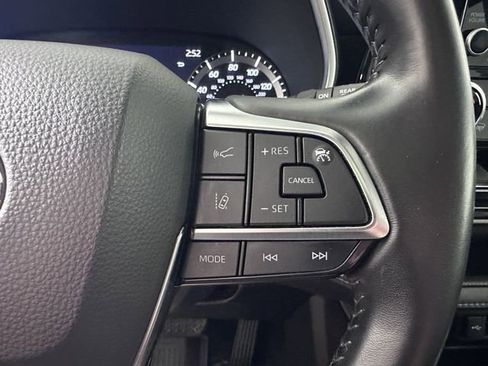 Used 2021 Toyota Highlander XLE AWD/4WD image 28
