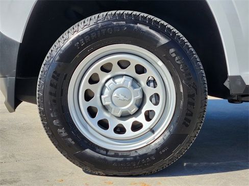 New 2025 Chevrolet Colorado W/T image 9