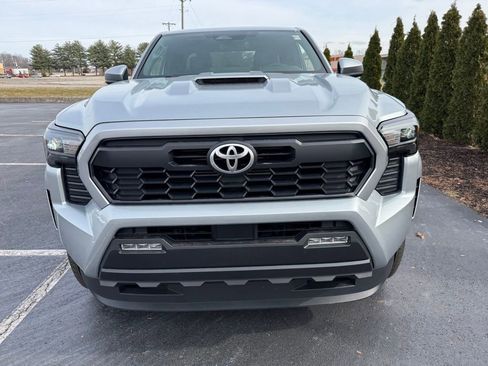 Used 2024 Toyota Tacoma TRD Sport image 7